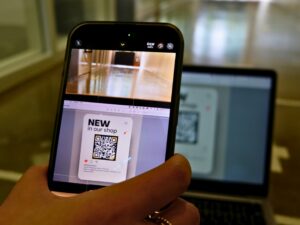 scan qr phone